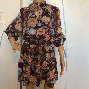 Long sleeves short dress